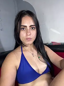 Azuna25 online show from April 15, 2026, 7:58 pm