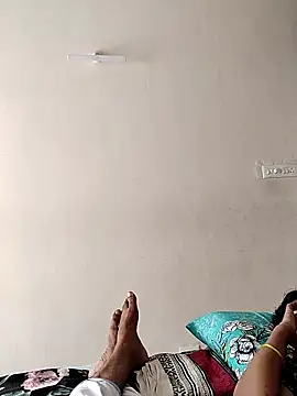 Snapshot of AUNTY1984 chatting on September 16, 2025, 9:21 am AUNTY1984 online show from September 16, 2025, 9:21 am