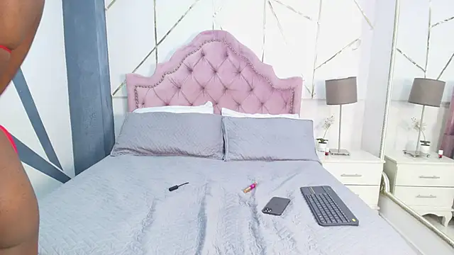 LaurenSnow online show from February 14, 2025, 6:51 pm