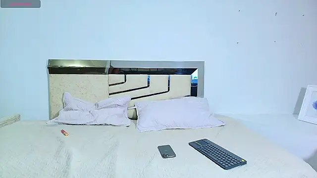 LaurenSnow online show from February 20, 2025, 3:30 pm