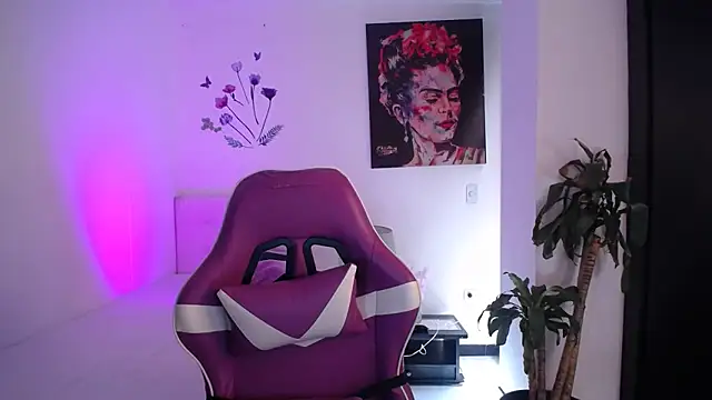 esmeraldaa230 online show from March 31, 2026, 6:41 pm