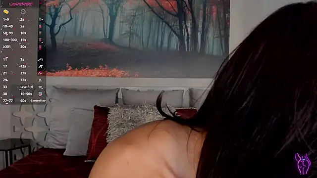 LunaRuso online show from March 5, 2025, 8:10 pm