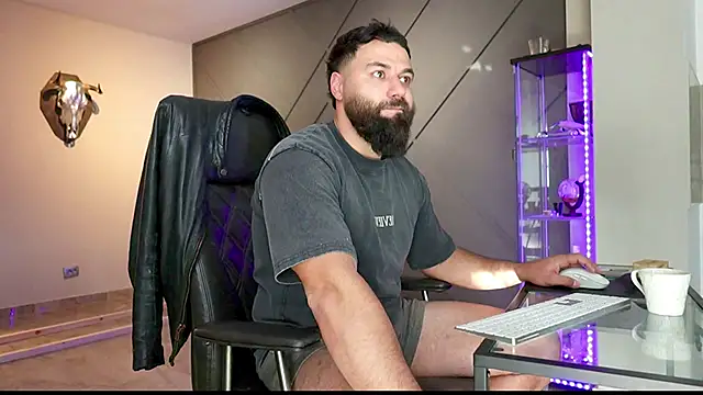 mattmasterss online show from March 22, 2025, 1:41 pm