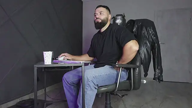 mattmasterss online show from November 9, 2025, 4:22 am