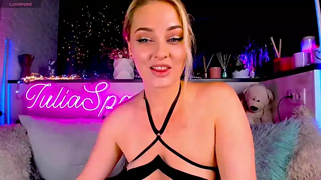  JuliaSpace  online show from December 8, 2024, 3:56 pm