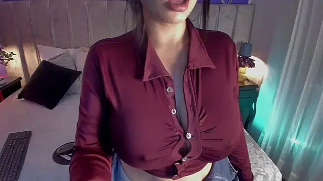 EvaaStevens online show from June 13, 2026, 7:45 pm