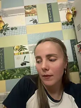 AlisaKissss online show from April 14, 2026, 7:42 pm