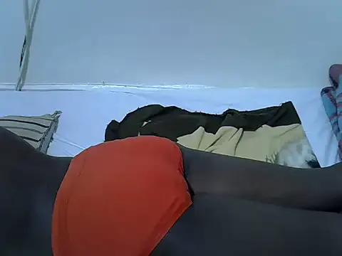 Snapshot of springly_love chatting on October 15, 2025, 7:41 am springly love online show from October 15, 2025, 7:41 am