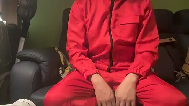 taka32204 online show from September 18, 2025, 4:31 pm