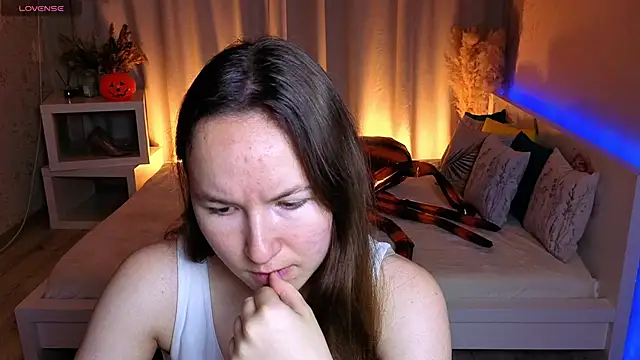 Little doll meow online show from October 14, 2025, 2:45 am