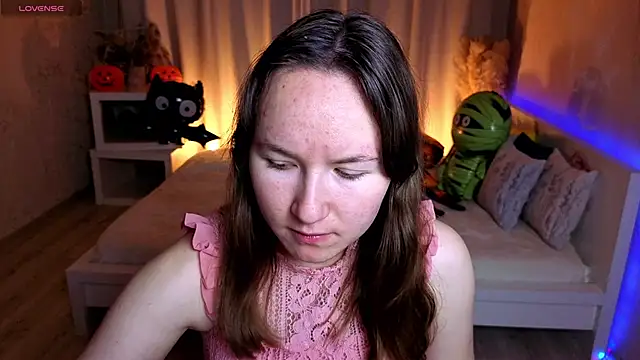 Little doll meow online show from November 4, 2025, 3:16 am