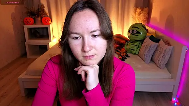 Little doll meow online show from November 5, 2025, 2:55 am