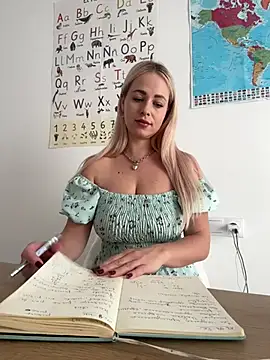 Snapshot of streetdoll chatting on February 6, 2025, 8:39 am streetdoll online show from February 6, 2025, 8:39 am