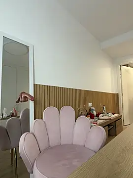 streetdoll online show from April 11, 2026, 7:02 am