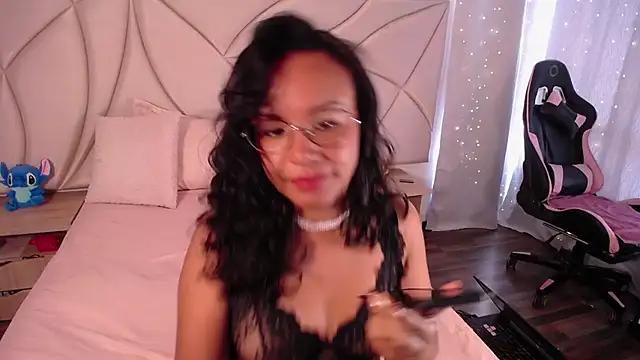 ValleryC online show from October 6, 2025, 3:09 pm