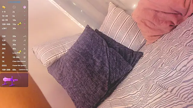 Snapshot of Kloe_Raize chatting on January 20, 2025, 10:59 pm Kloe Raize online show from January 20, 2025, 10:59 pm