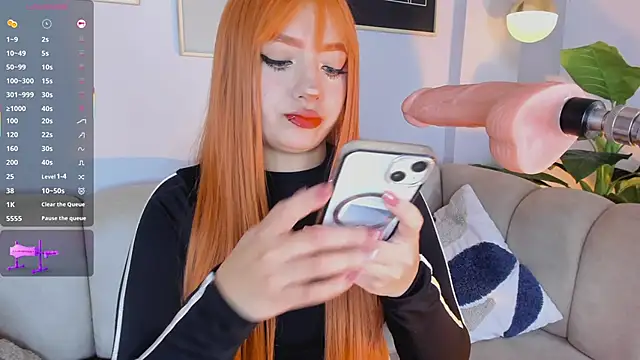 Kloe Raize online show from December 2, 2025, 8:04 pm