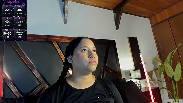 Snapshot of EmiliWilliams chatting on April 24, 2026, 12:02 am EmiliWilliams online show from April 24, 2026, 12:02 am