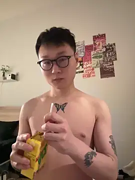 Snapshot of Eric246 chatting on February 6, 2026, 9:18 pm Eric246 online show from February 6, 2026, 9:18 pm