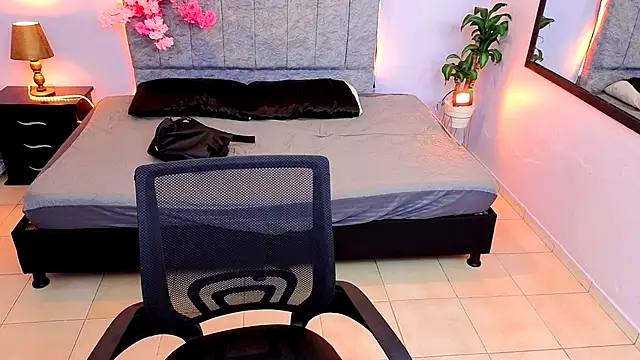 Lana stone  online show from October 4, 2025, 3:37 am