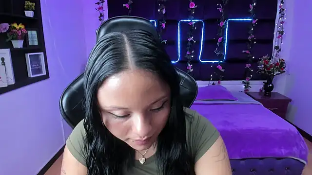 sweelanna   online show from February 26, 2025, 4:58 am