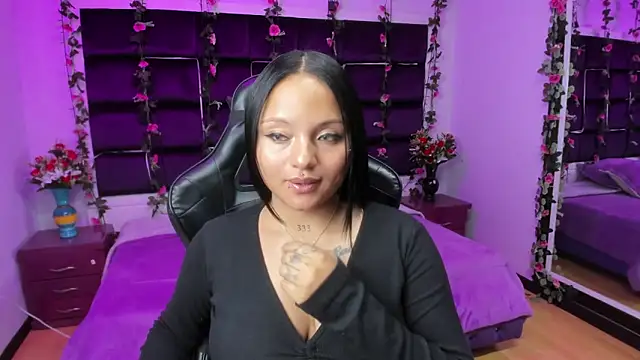 sweelanna   online show from March 7, 2025, 4:57 am