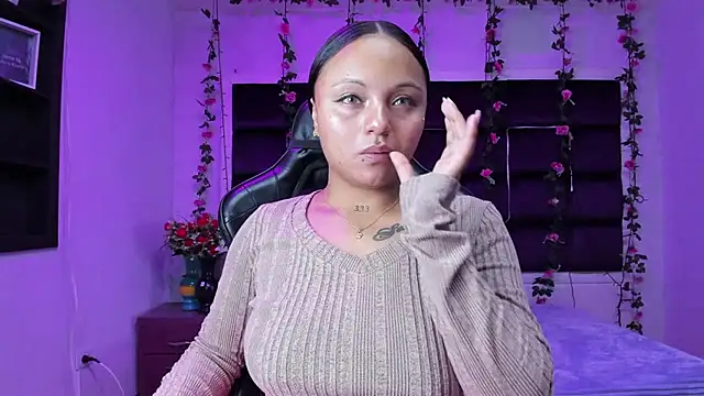 sweelanna   online show from December 17, 2025, 1:55 am