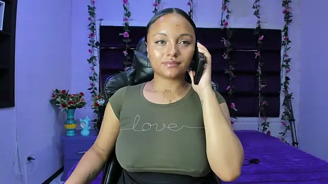 sweelanna   online show from June 4, 2026, 12:27 am