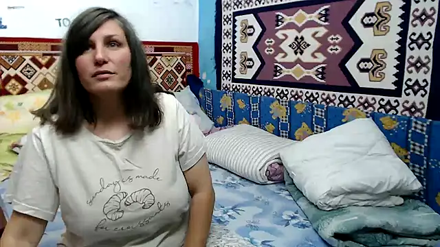 Snapshot of AdelineBlueEyes chatting on October 3, 2025, 11:07 am AdelineBlueEyes online show from October 3, 2025, 11:07 am