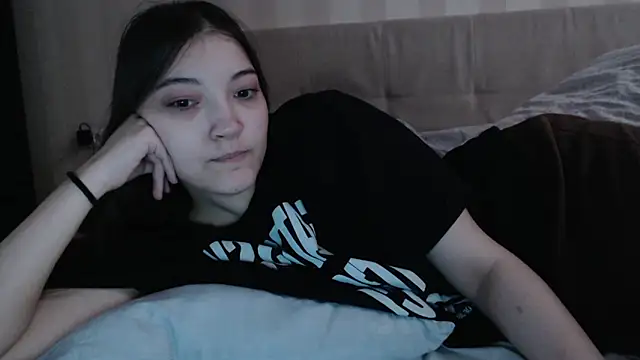 AlisaDevis online show from December 14, 2025, 7:03 am