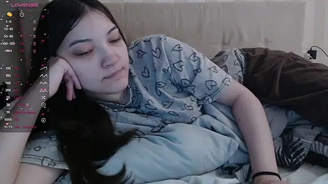 Snapshot of AlisaDevis chatting on June 7, 2026, 7:12 am AlisaDevis online show from June 7, 2026, 7:12 am