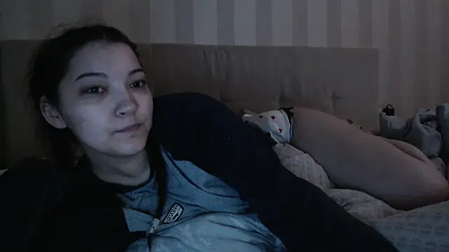 Snapshot of AlisaDevis chatting on June 27, 2026, 5:56 am AlisaDevis online show from June 27, 2026, 5:56 am