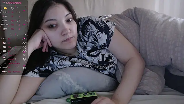 Snapshot of AlisaDevis chatting on June 28, 2026, 5:02 am AlisaDevis online show from June 28, 2026, 5:02 am