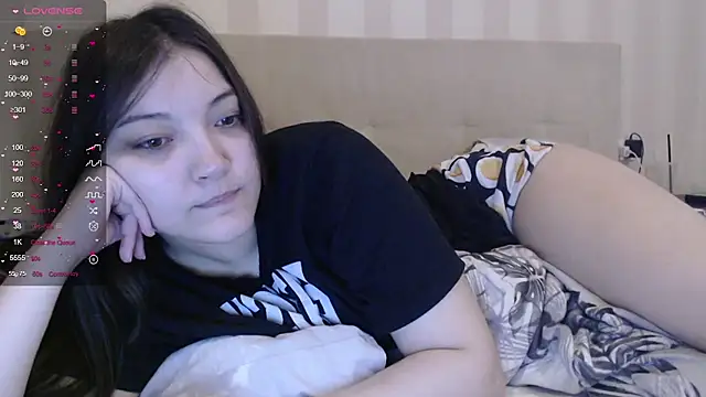 Snapshot of AlisaDevis chatting on July 12, 2026, 6:04 am AlisaDevis online show from July 12, 2026, 6:04 am