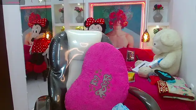 lorenapinto online show from February 25, 2025, 9:57 pm