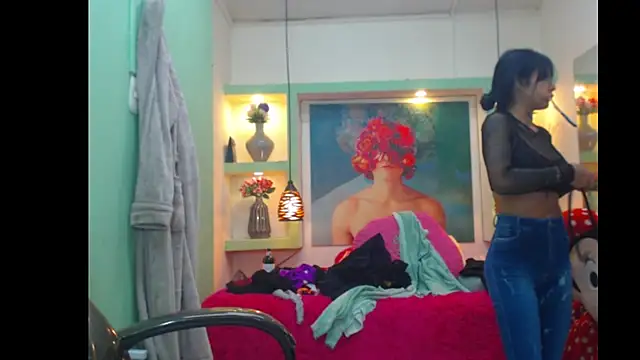 lorenapinto online show from April 5, 2026, 8:28 pm