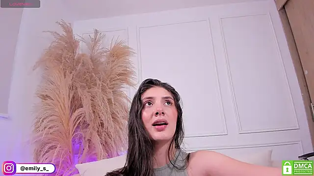 EmilyS   online show from May 16, 2026, 8:07 pm