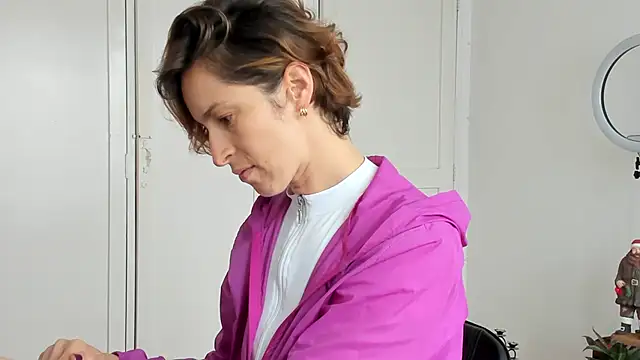 cuddlingbunny online show from November 29, 2025, 3:26 pm