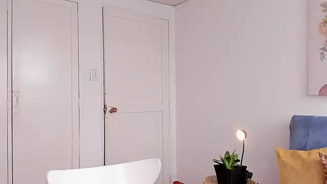 cuddlingbunny online show from May 7, 2026, 4:01 pm