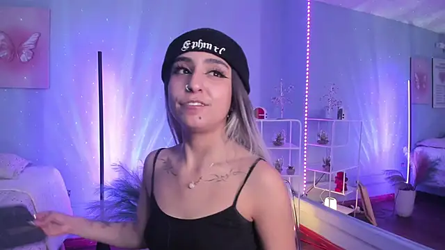 Snapshot of MaveParks_ chatting on October 15, 2025, 11:43 am MaveParks online show from October 15, 2025, 11:43 am