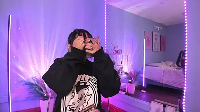 Snapshot of MaveParks_ chatting on November 5, 2025, 11:32 am MaveParks online show from November 5, 2025, 11:32 am