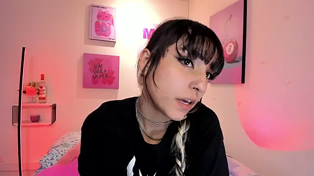 Snapshot of MaveParks_ chatting on November 27, 2025, 12:07 pm MaveParks online show from November 27, 2025, 12:07 pm