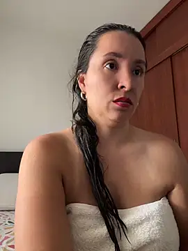 emely sexx20 online show from May 17, 2026, 4:36 pm