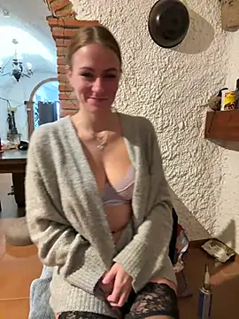 selenaluvv online show from December 29, 2024, 12:23 pm