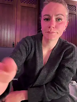 selenaluvv online show from April 4, 2026, 3:09 pm