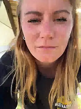 selenaluvv online show from April 19, 2026, 3:55 pm