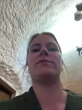 selenaluvv online show from April 20, 2026, 3:04 pm