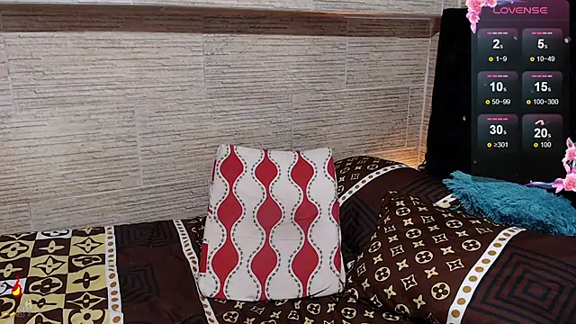 pretty cristal69 online show from October 9, 2025, 11:52 am