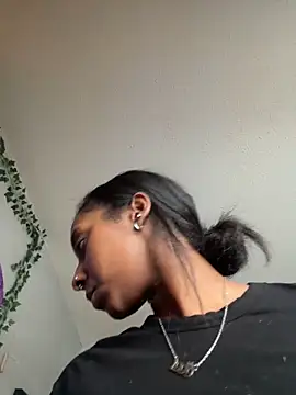 Your Paris online show from February 1, 2025, 5:47 pm