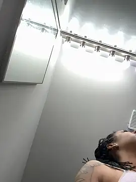 Your Paris online show from March 1, 2025, 3:05 pm